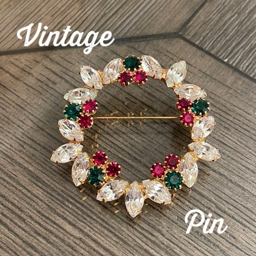 Vintage Christmas Pin Rhinestone Wreath Red, Green & Clear Gems Holiday Brooch